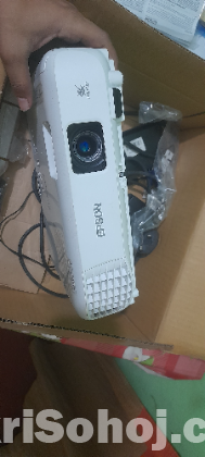 PROJECTOR EPSON EB-E01